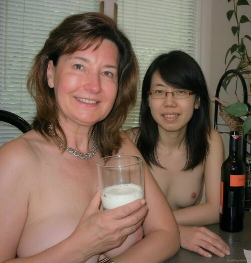 Pornlets-Topless-in-the-Kitchen.jpg